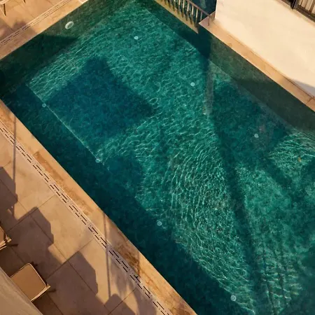 Avisos Hotel & Apartments *